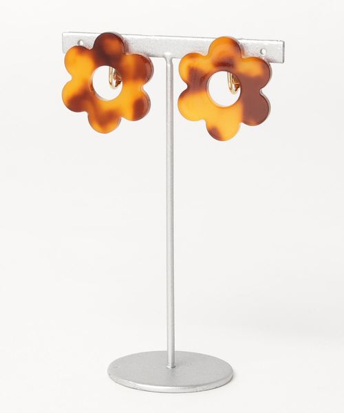 one after another NICE CLAUP（ワンアフターアナザーナイスクラップ）の「お花イヤリング（ネックレス・レディース・グレー/オフホワイト/その他1・FREE）」の3枚目の写真