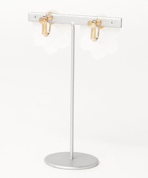 one after another NICE CLAUP（ワンアフターアナザーナイスクラップ）の「お花イヤリング（ネックレス・レディース・グレー/オフホワイト/その他1・FREE）」の4枚目の写真