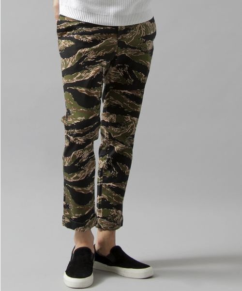 BEAUTY&YOUTH UNITED ARROWS（ビューティーアンドユースユナイテッドアローズ）の「BY ∴ ストレッチ/カモ ノープリーツ アンクル パンツ（チノパンツ・メンズ・その他1/その他2・LARGE/SMALL/X-LARGE/MEDIUM）」の4枚目の写真