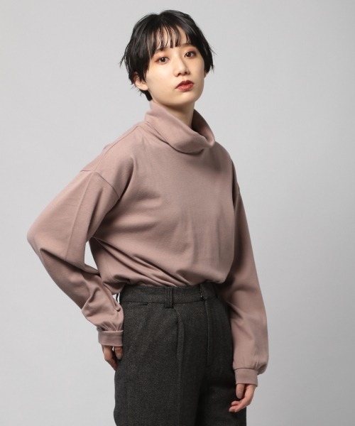 PAGEBOY(ページボーイ)の「スムースタートルプルオーバー(Tシャツ/カットソー・レディース・ブラック/モカ/ライトベージュ・FREE)」の2枚目の写真