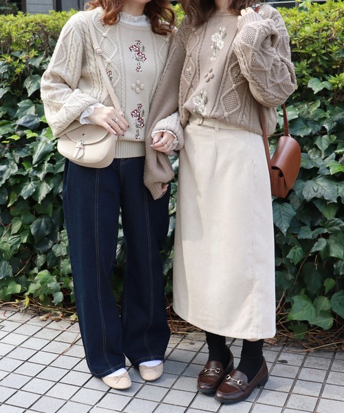 PairPair（ペアペア）の「フラワー刺繍ケーブルニットプルオーバー（ニット/セーター・レディース・モカ/ライトベージュ・FREE）」の3枚目の写真