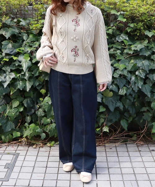 PairPair（ペアペア）の「フラワー刺繍ケーブルニットプルオーバー（ニット/セーター・レディース・モカ/ライトベージュ・FREE）」の4枚目の写真