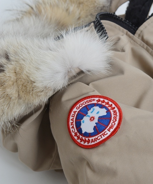 Khaju（カージュ）の「CANADA GOOSE:LABRADOR □（ダウンジャケット/コート・レディース・ブラック/ベージュ/ブルー系その他・MEDIUM/SMALL）」の5枚目の写真
