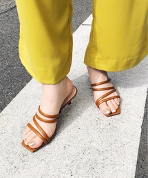 スクエアトゥ マルチプル ストラップ サンダル (5.5cmヒール)