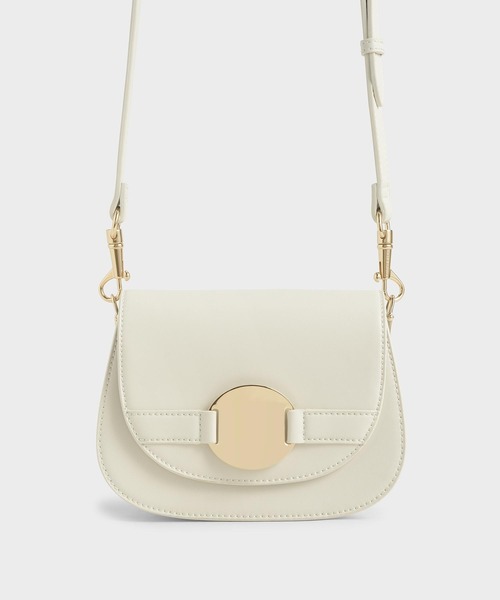 CHARLES & KEITH(チャールズ & キース)の「メタルアクセント ショルダーバッグ / Metal Accent Shoulder Bag(ショルダーバッグ・レディース・ブラック/ダークブラウン/オフホワイト・S)」の1枚目の写真