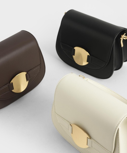 CHARLES & KEITH(チャールズ & キース)の「メタルアクセント ショルダーバッグ / Metal Accent Shoulder Bag(ショルダーバッグ・レディース・ブラック/ダークブラウン/オフホワイト・S)」の12枚目の写真