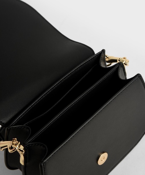 CHARLES & KEITH(チャールズ & キース)の「メタルアクセント ショルダーバッグ / Metal Accent Shoulder Bag(ショルダーバッグ・レディース・ブラック/ダークブラウン/オフホワイト・S)」の13枚目の写真