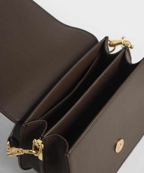 CHARLES & KEITH(チャールズ & キース)の「メタルアクセント ショルダーバッグ / Metal Accent Shoulder Bag(ショルダーバッグ・レディース・ブラック/ダークブラウン/オフホワイト・S)」の9枚目の写真