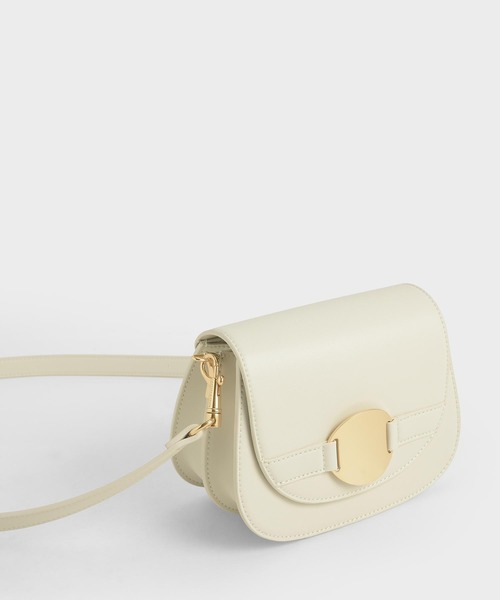 CHARLES & KEITH(チャールズ & キース)の「メタルアクセント ショルダーバッグ / Metal Accent Shoulder Bag(ショルダーバッグ・レディース・ブラック/ダークブラウン/オフホワイト・S)」の4枚目の写真