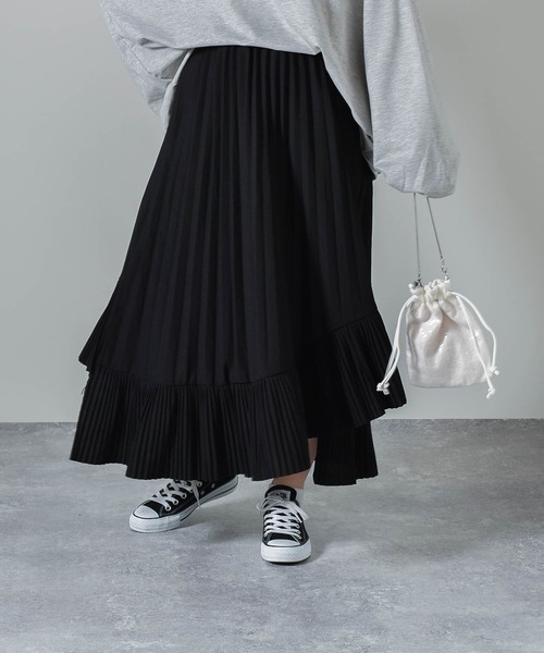 muure(ミュール)の「アシンメトリー切り替えプリーツスカート(スカート・レディース・ベージュ/ブラック/ホワイト・FREE)」の6枚目の写真