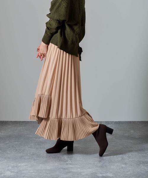 muure(ミュール)の「アシンメトリー切り替えプリーツスカート(スカート・レディース・ベージュ/ブラック/ホワイト・FREE)」の8枚目の写真