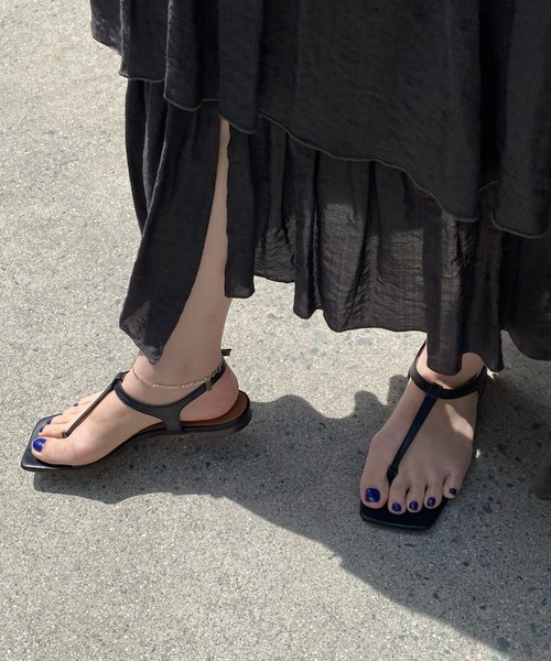 DouDou（ドゥドゥ）の「【atelier brugge／アトリエブルージュ】スクエアトゥフラットサンダル（サンダル・レディース・ベージュ/ブラック・23.5/24.5）」の7枚目の写真