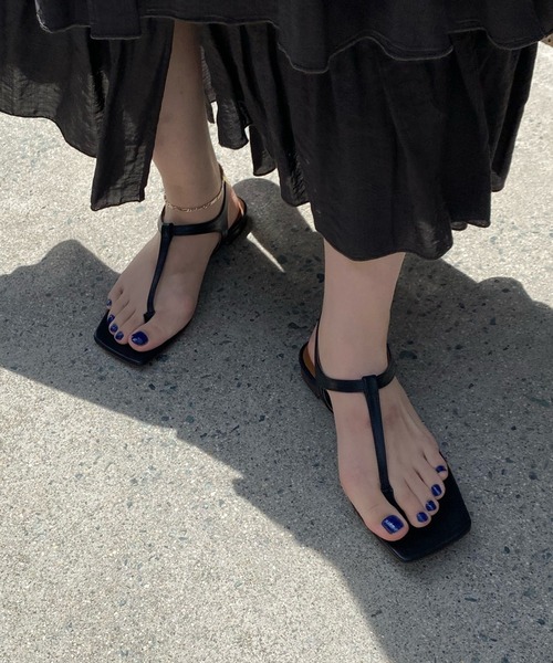 DouDou（ドゥドゥ）の「【atelier brugge／アトリエブルージュ】スクエアトゥフラットサンダル（サンダル・レディース・ベージュ/ブラック・23.5/24.5）」の8枚目の写真