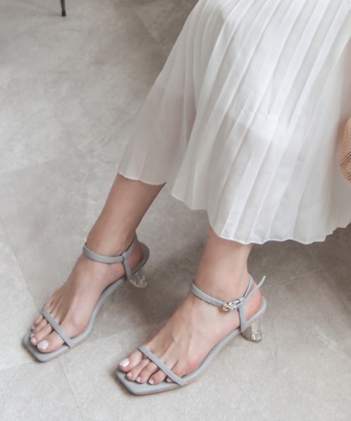 VIVIAN（ヴィヴィアン）の「スクエアトゥアンクルストラップクリアヒールサンダル（サンダル・レディース・ブラック/グレー系その他7/ホワイト/ベージュ/ブルー・M/L/LL/S）」の5枚目の写真