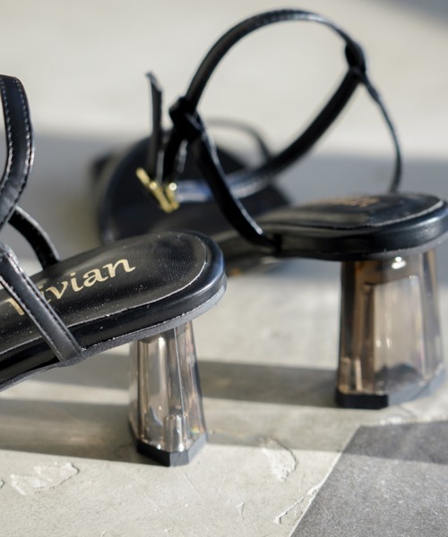 VIVIAN（ヴィヴィアン）の「スクエアトゥアンクルストラップクリアヒールサンダル（サンダル・レディース・ブラック/グレー系その他7/ホワイト/ベージュ/ブルー・M/L/LL/S）」の3枚目の写真