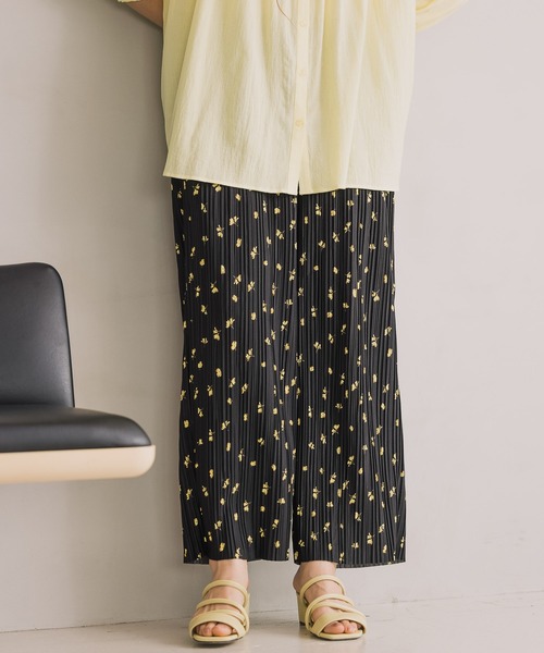 niko and...(ニコアンド)の「サラサラカットプリーツパンツ(その他パンツ・レディース・ベージュ/アイボリー/ブラック/ライトグリーン/ネイビー/チャコール/ブラウン/ピンク/グリーン・LARGE/MEDIUM)」の2枚目の写真