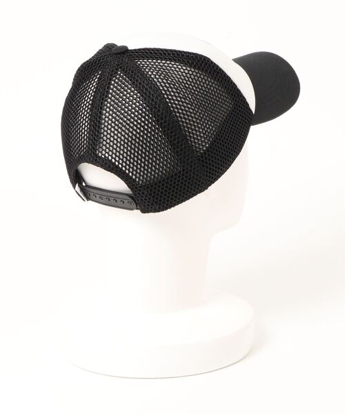 GOLDEN GOOSE（ゴールデングース）の「GOLDEN GOOSE Flag Limited Mesh Cap black with Golden Flag Print（キャップ・メンズ・ブラック×ホワイト・ONE SIZE）」の2枚目の写真