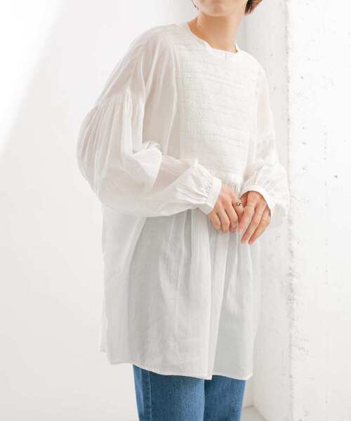 KBF（ケイビーエフ）の「スモッキングギャザーブラウス（シャツ/ブラウス・レディース・チャコールグレー/オフホワイト/ベージュ系その他・ONE）」の21枚目の写真