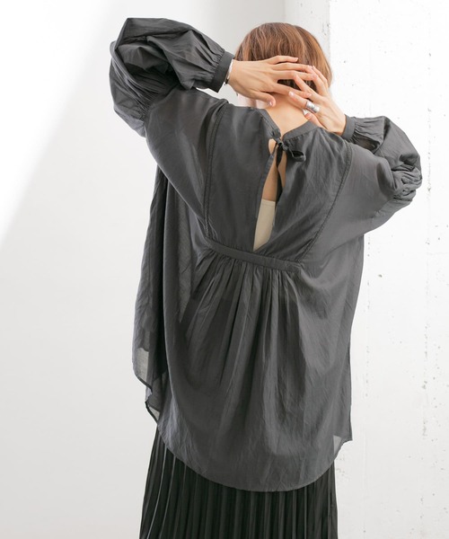 KBF（ケイビーエフ）の「スモッキングギャザーブラウス（シャツ/ブラウス・レディース・チャコールグレー/オフホワイト/ベージュ系その他・ONE）」の19枚目の写真