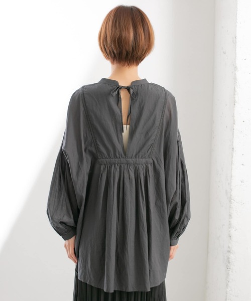 KBF（ケイビーエフ）の「スモッキングギャザーブラウス（シャツ/ブラウス・レディース・チャコールグレー/オフホワイト/ベージュ系その他・ONE）」の13枚目の写真