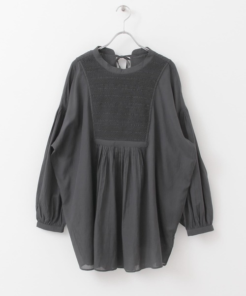 KBF（ケイビーエフ）の「スモッキングギャザーブラウス（シャツ/ブラウス・レディース・チャコールグレー/オフホワイト/ベージュ系その他・ONE）」の18枚目の写真