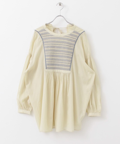 KBF（ケイビーエフ）の「スモッキングギャザーブラウス（シャツ/ブラウス・レディース・チャコールグレー/オフホワイト/ベージュ系その他・ONE）」の16枚目の写真