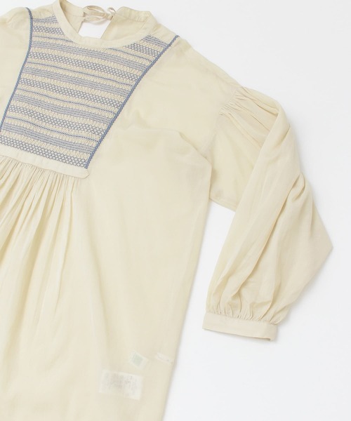 KBF（ケイビーエフ）の「スモッキングギャザーブラウス（シャツ/ブラウス・レディース・チャコールグレー/オフホワイト/ベージュ系その他・ONE）」の20枚目の写真