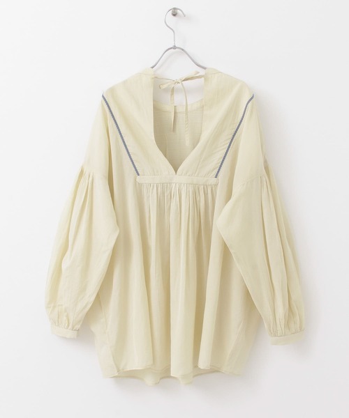 KBF（ケイビーエフ）の「スモッキングギャザーブラウス（シャツ/ブラウス・レディース・チャコールグレー/オフホワイト/ベージュ系その他・ONE）」の11枚目の写真