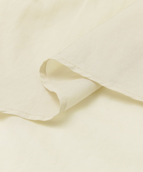 KBF（ケイビーエフ）の「スモッキングギャザーブラウス（シャツ/ブラウス・レディース・チャコールグレー/オフホワイト/ベージュ系その他・ONE）」の9枚目の写真