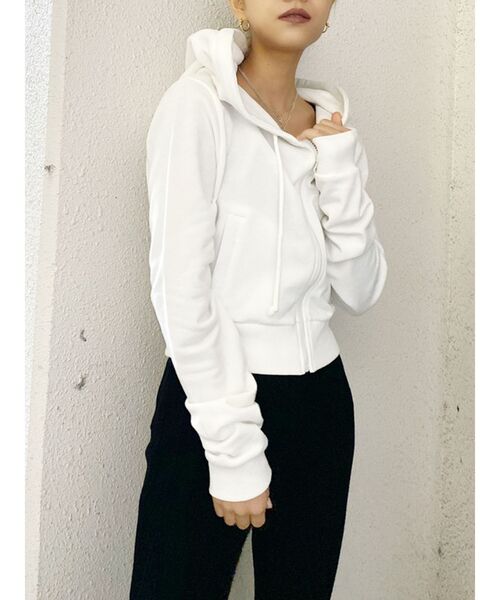 GYDA（ジェイダ）の「BASICショートパーカー（パーカー・レディース・ブラック/グレー/オフホワイト/ベージュ・FREE）」の2枚目の写真