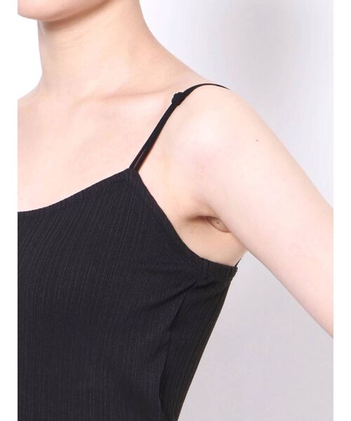 EMODA(エモダ)の「ミニマルフィットキャミ(キャミソール・レディース・アイボリー/ブラック/グリーン・FREE)」の19枚目の写真