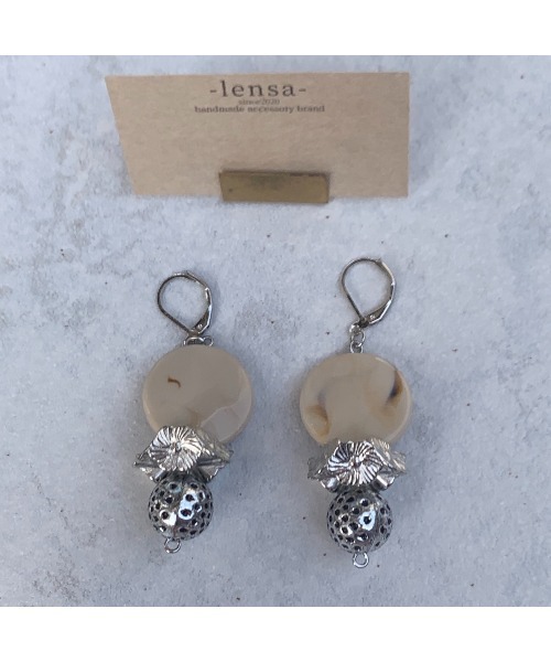 tone(トーン)の「【lensa】苺の花ピアス(MA)(ピアス(両耳用)・レディース・シルバー・FREE)」の1枚目の写真