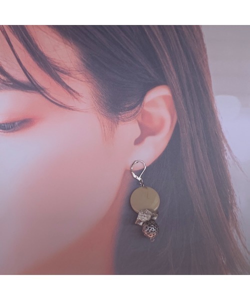 tone(トーン)の「【lensa】苺の花ピアス(MA)(ピアス(両耳用)・レディース・シルバー・FREE)」の10枚目の写真