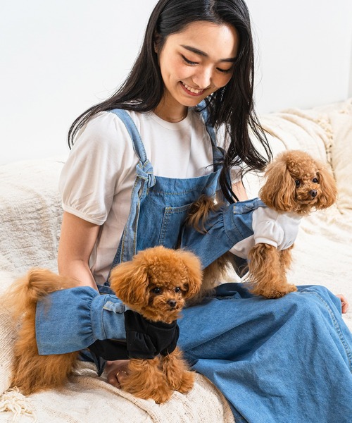 Toyome(トヨミー)の「【飼い主と犬服のペアルックセット】防蚊加工パフ袖Tシャツ×デニムワンピース ジャンスカタイプ(ペットウェア・レディース・ブラック/ホワイト系その他/ホワイト・S/XXS/M/SS/L)」の7枚目の写真