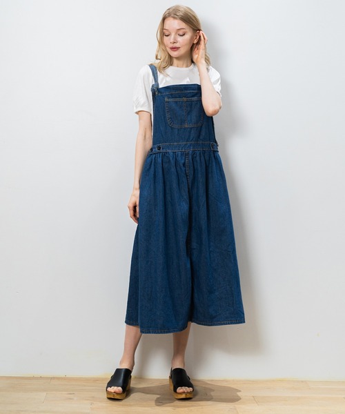 Toyome(トヨミー)の「【飼い主と犬服のペアルックセット】防蚊加工パフ袖Tシャツ×デニムワンピース ジャンスカタイプ(ペットウェア・レディース・ブラック/ホワイト系その他/ホワイト・S/XXS/M/SS/L)」の13枚目の写真