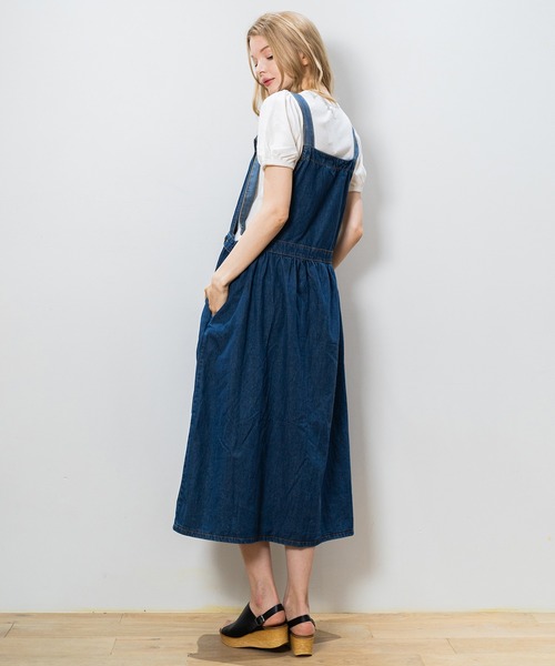 Toyome(トヨミー)の「【飼い主と犬服のペアルックセット】防蚊加工パフ袖Tシャツ×デニムワンピース ジャンスカタイプ(ペットウェア・レディース・ブラック/ホワイト系その他/ホワイト・S/XXS/M/SS/L)」の14枚目の写真