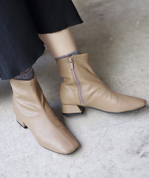 SESTO（セスト）の「生活防水。レイン仕様スクエアトゥローヒールショートレインブーツ（レインシューズ・レディース・ブラック/アイボリー/グレイッシュベージュ・LL/3L/S/M/L）」の11枚目の写真