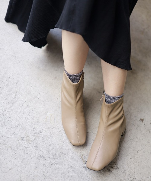 SESTO（セスト）の「生活防水。レイン仕様スクエアトゥローヒールショートレインブーツ（レインシューズ・レディース・ブラック/アイボリー/グレイッシュベージュ・LL/3L/S/M/L）」の4枚目の写真