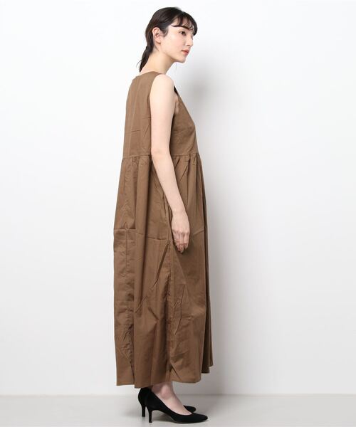 Monocoro toppi（モノコロトッピ）の「コットンギャザーロングワンピース（デニムパンツ・レディース・ブラウン/ブラック・M）」の3枚目の写真