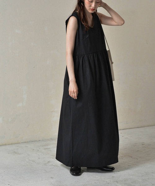 Monocoro toppi（モノコロトッピ）の「コットンギャザーロングワンピース（デニムパンツ・レディース・ブラウン/ブラック・M）」の22枚目の写真