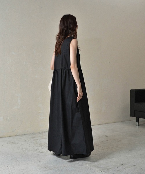 Monocoro toppi（モノコロトッピ）の「コットンギャザーロングワンピース（デニムパンツ・レディース・ブラウン/ブラック・M）」の5枚目の写真