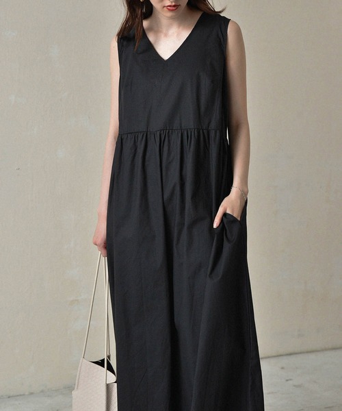 Monocoro toppi（モノコロトッピ）の「コットンギャザーロングワンピース（デニムパンツ・レディース・ブラウン/ブラック・M）」の6枚目の写真