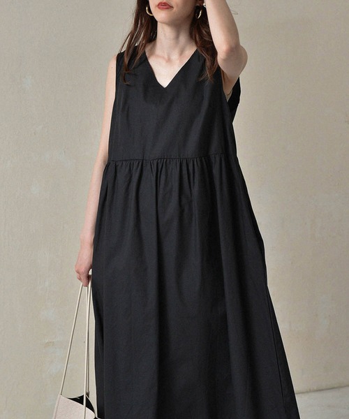 Monocoro toppi（モノコロトッピ）の「コットンギャザーロングワンピース（デニムパンツ・レディース・ブラウン/ブラック・M）」の7枚目の写真