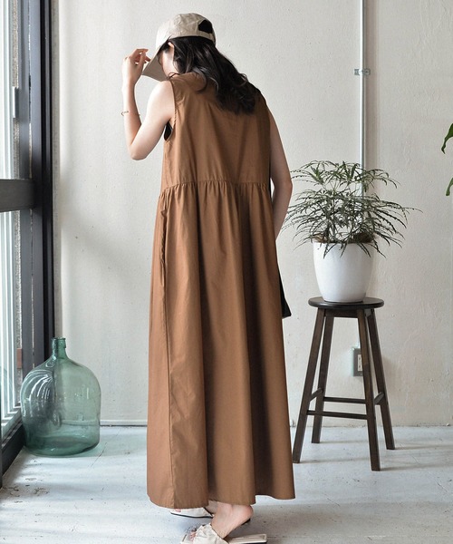 Monocoro toppi（モノコロトッピ）の「コットンギャザーロングワンピース（デニムパンツ・レディース・ブラウン/ブラック・M）」の12枚目の写真