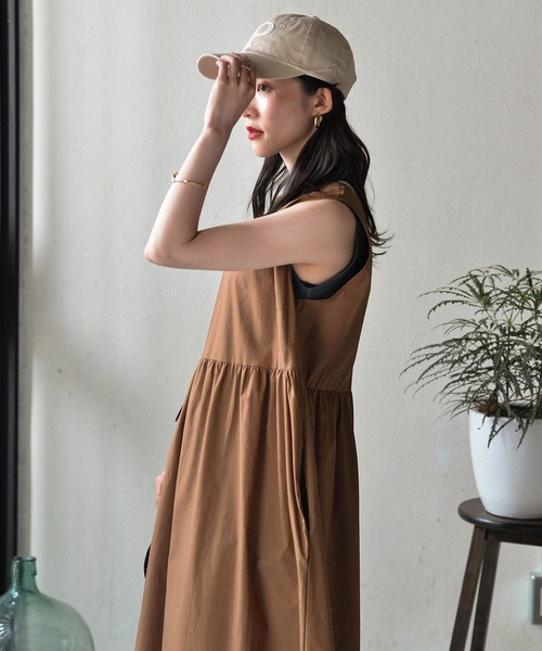 Monocoro toppi（モノコロトッピ）の「コットンギャザーロングワンピース（デニムパンツ・レディース・ブラウン/ブラック・M）」の15枚目の写真