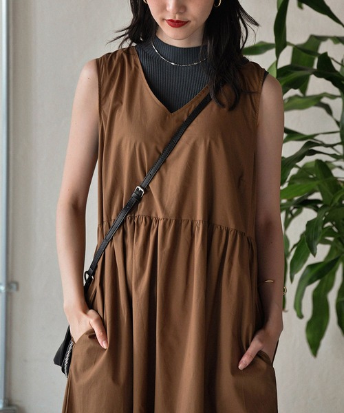 Monocoro toppi（モノコロトッピ）の「コットンギャザーロングワンピース（デニムパンツ・レディース・ブラウン/ブラック・M）」の16枚目の写真