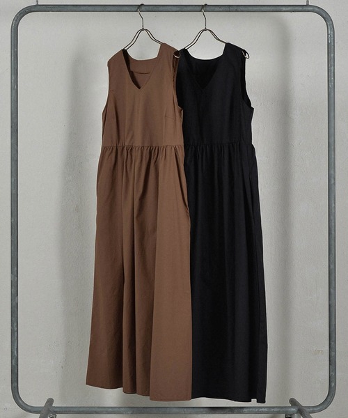 Monocoro toppi（モノコロトッピ）の「コットンギャザーロングワンピース（デニムパンツ・レディース・ブラウン/ブラック・M）」の18枚目の写真