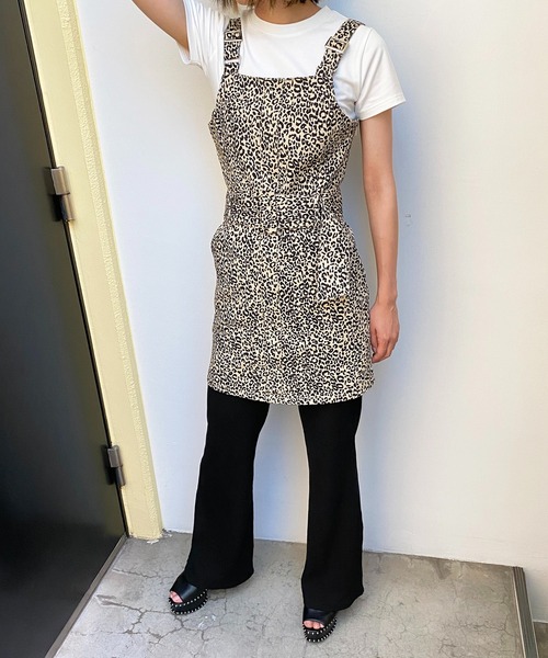 one way(ワンウェイ)の「【oneway Jeans】バックルタイトジャンスカ(サロペット/オーバーオール・レディース・ベージュ/ブラック/ライトブラウン/ダークグリーン・FREE)」の6枚目の写真