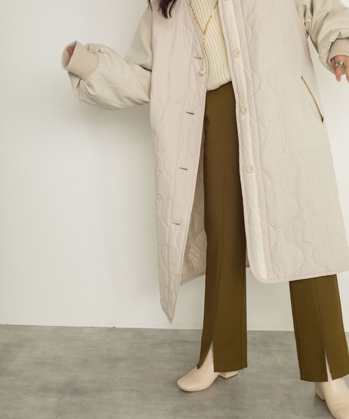 w closet(ダブルクローゼット)の「ひょうたんキルティングロングコート(ノーカラージャケット・レディース・ブラック/カーキ/アイボリー・FREE)」の6枚目の写真