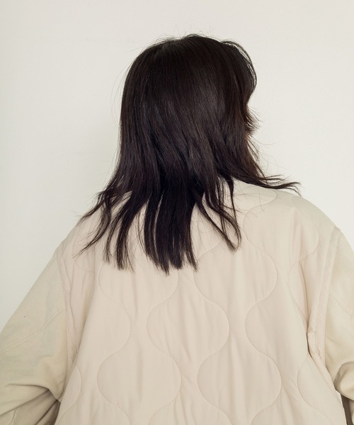 w closet(ダブルクローゼット)の「ひょうたんキルティングロングコート(ノーカラージャケット・レディース・ブラック/カーキ/アイボリー・FREE)」の7枚目の写真